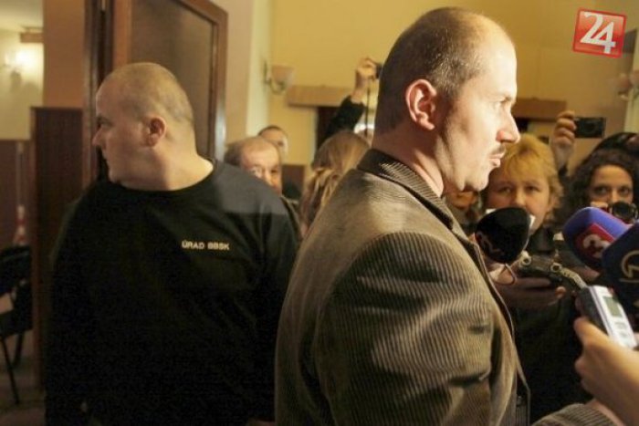 Ilustračný obrázok k článku Dusno na rokovaní župného zastupiteľstva: Po Kotlebových slovách poslanci nahnevane opustili sálu