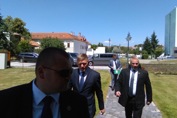 Ilustračný obrázok k článku FOTO: Vláda už dorazila do Lučenca. Prvé zábery príchodu Fica a ministrov