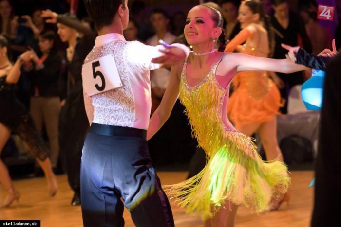 Ilustračný obrázok k článku V Lučenci sa vlnilo v rytme hudby: Predviedlo sa takmer 200 tanečných párov