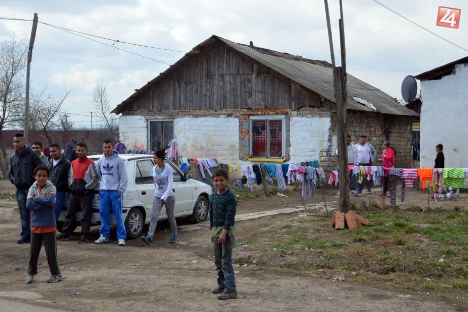 Ilustračný obrázok k článku V lučeneckej osade žije viac ako 300 Rómov: Mesto chce zvýšiť ich životnú úroveň a kvalitu bývania, pozrite ako!