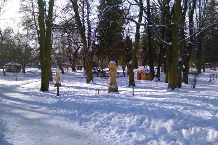 Ilustračný obrázok k článku FOTO: Lučenecký park je krásny aj v zime. Čaro prírody pod snehovou perinou