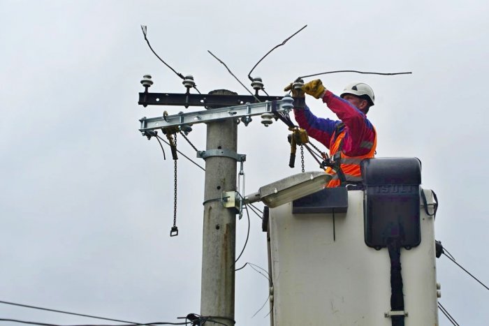 Ilustračný obrázok k článku PREHĽAD, ktorých Lučenčanov čaká nepríjemnosť: Bez elektriny budú aj v predvianočnom čase