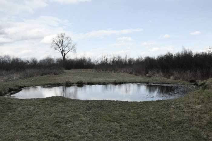 Ilustračný obrázok k článku Čo sa udialo pri rybníku neďaleko Lučenca? Nové INFO o topiacom sa chlapčekovi